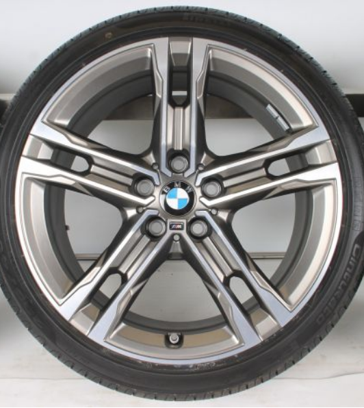 BMW F40 and 556M Wheels and 呔鈴