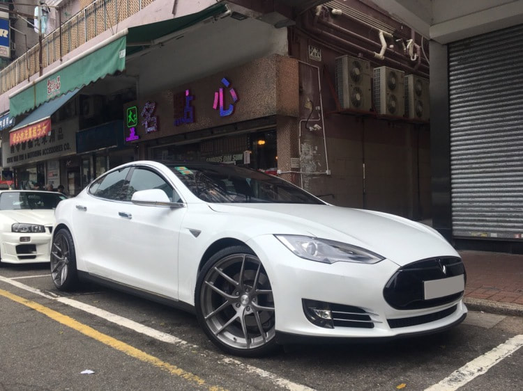 Tesla Model S and Modulare Wheels B18 EVO and 呔鈴 and wheels hk
