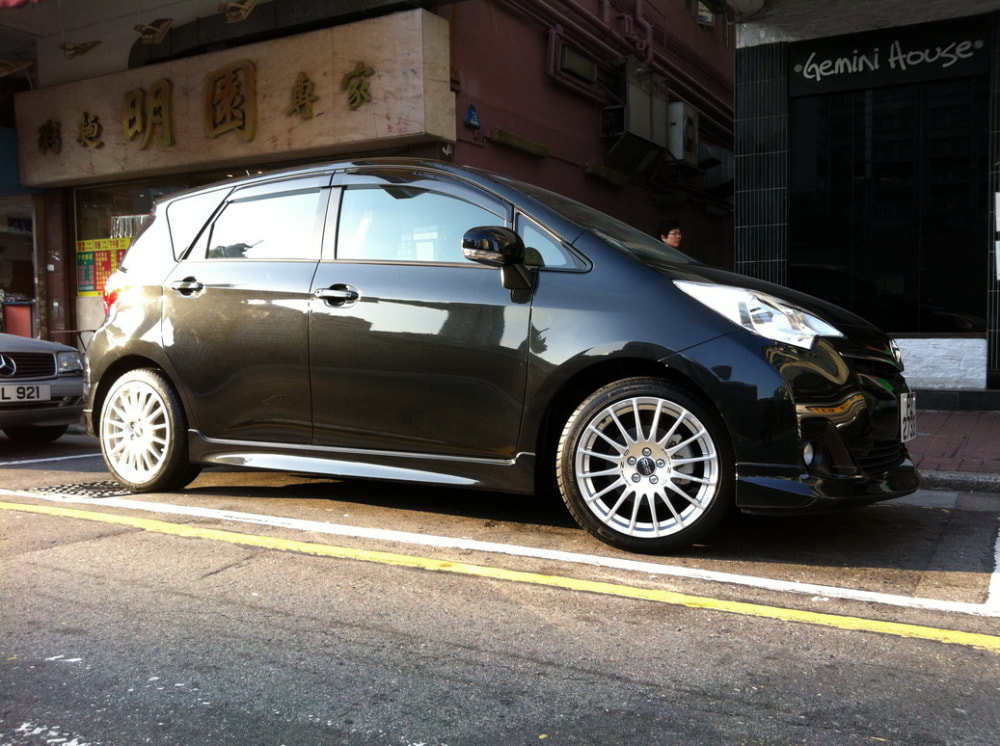 Toyota Ractis and OZ Racing Superturismo GT Wheels and wheels hk and 呔鈴