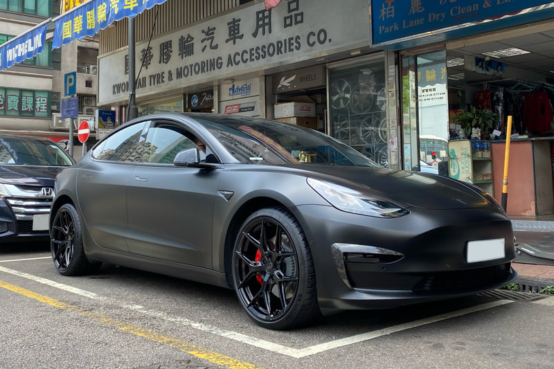 Telsa Model 3 Performance with 20" Vossen Hybrid Forged HF-5 Gloss Black Wheels and Michelin Pilot Sport 4S tyre