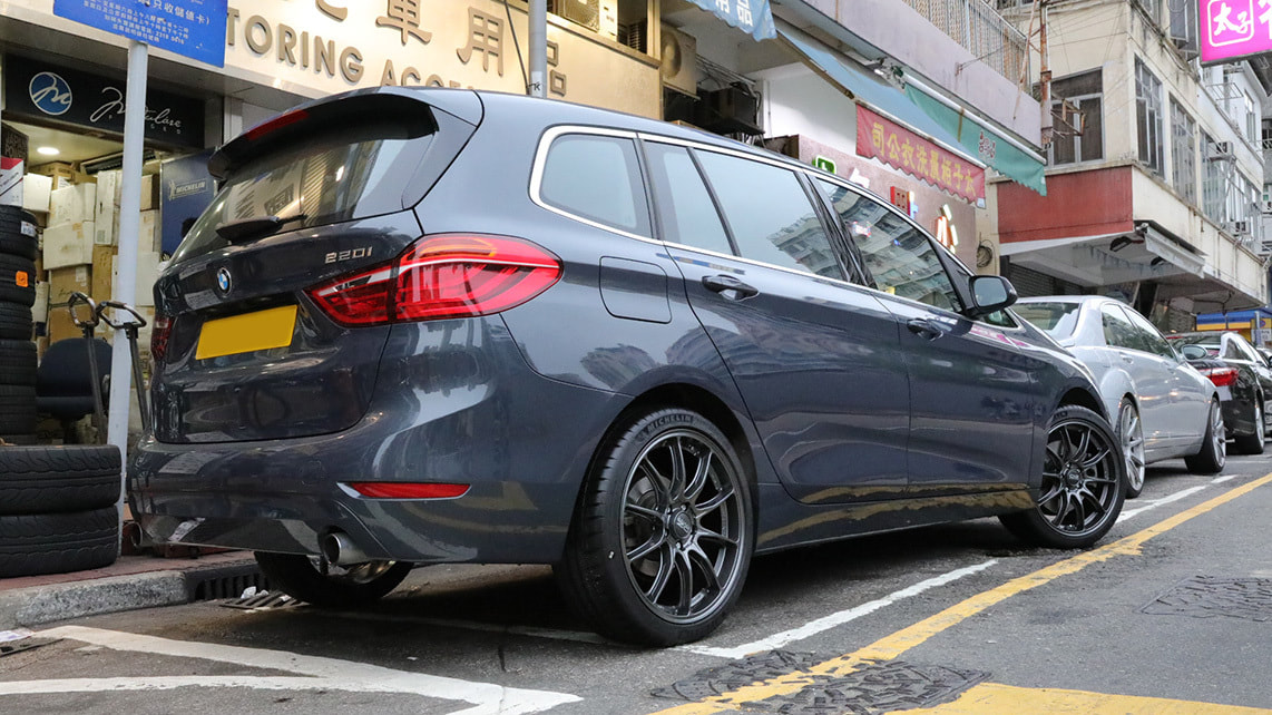 BMW F46 and OZ Racing Hyper GT HLT Star Graphite Wheels and 呔鈴