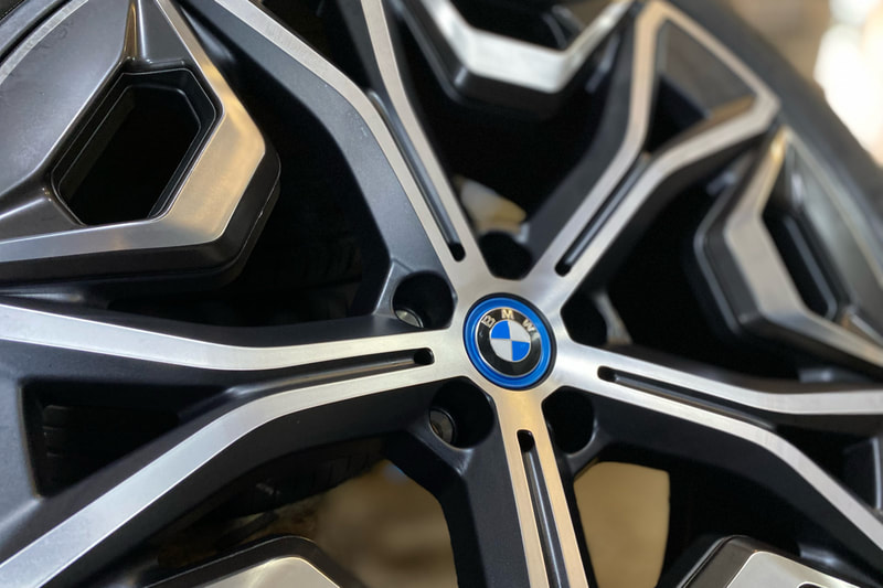 BMW iX and BMW 1021 Wheels and Michelin PS4 SUV tyre and Tyre shop hk and BMW wheels and 輪胎店
