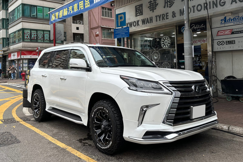 Lexus LX570 and Fuel D546 ASSAULT WHEELS AND BF Goodrich KO2 tyres and 越野 hk