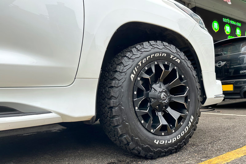 Lexus LX570 and Fuel D546 ASSAULT WHEELS AND BF Goodrich KO2 tyres and 越野 hk