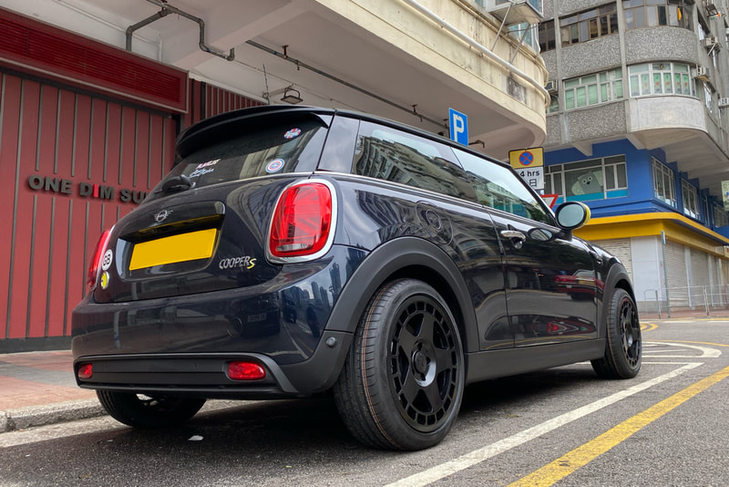Mini F56 Cooper SE and Fifteen52 Turbomac Wheels and tyre shop hk and 輪胎店
