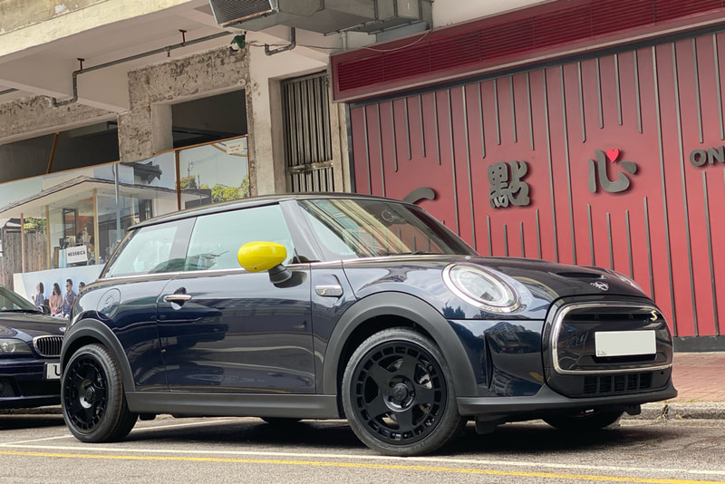 Mini F56 Cooper SE and Fifteen52 Turbomac Wheels and tyre shop hk and 輪胎店