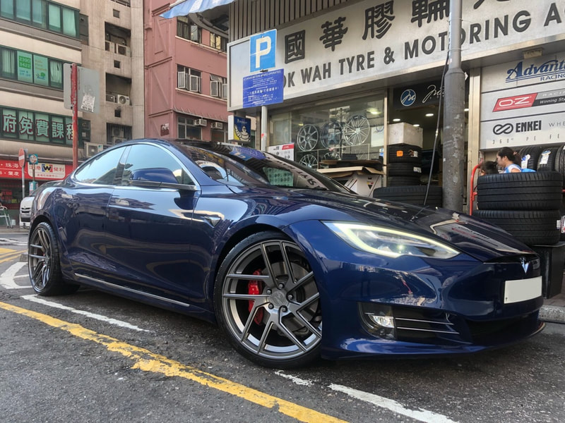 Tesla Model S and Modulare Wheels B38 and 呔鈴 and wheels hk