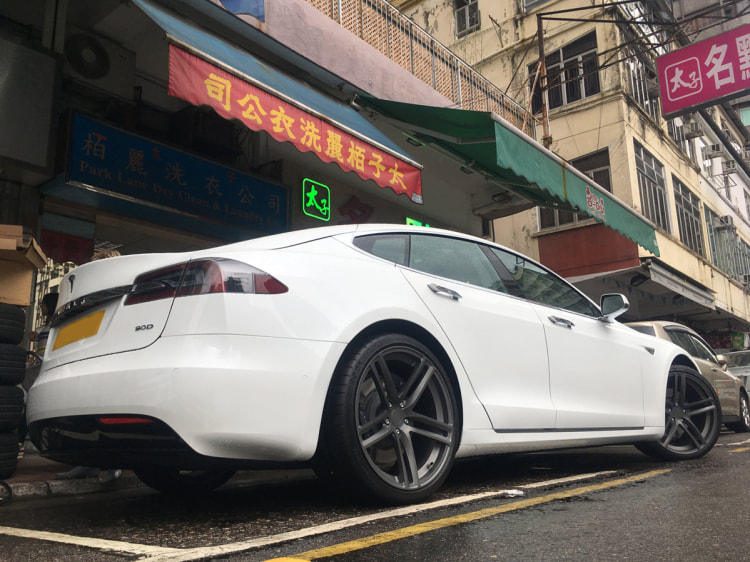 Tesla Model S and Modulare Wheels B34 and 呔鈴 and wheels hk