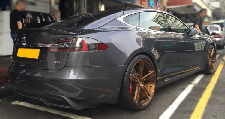 Tesla Model S and Modulare Wheels B35 and 呔鈴