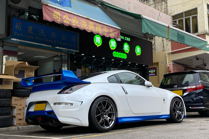 Nissan Z33 Fairlady and RAYS Gramlights 57FXZ Wheels and tyre shop and Michelin pIlot sport 4s tyre and スカイライン