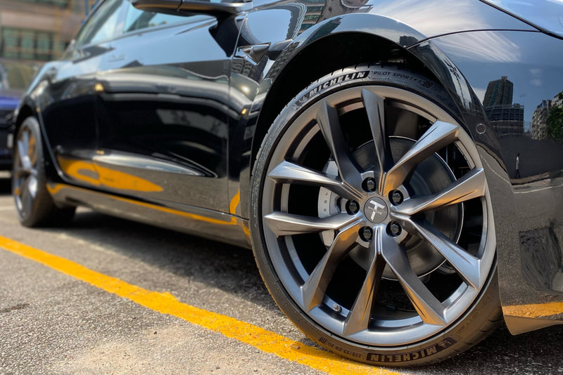 Tesla Model 3 and TSportline TSS Wheels and Michelin PS4S tyre and 輪胎店