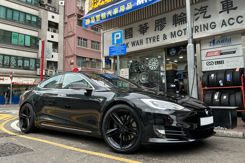 Tesla Model S and Ohm Lightning Wheels and TSW alloy wheels and tyre shop hk and 車軨