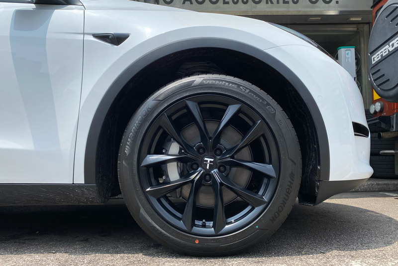 Tesla Model Y and TSportline TSS Wheels and tyre shop and Michelin PS4S tyre and 輪胎店