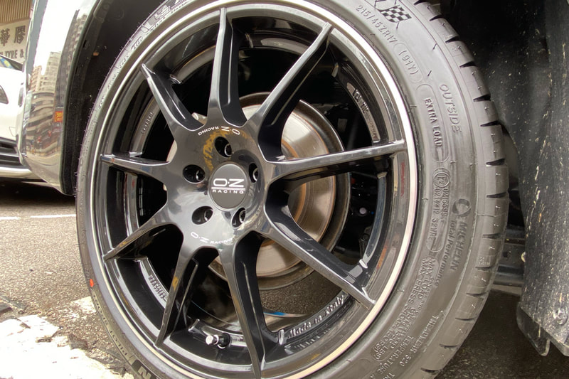 Toyota Prius and OZ Racing Veloce GT Wheels and Michelin Pilot Sport 4 tyre and 輪胎店