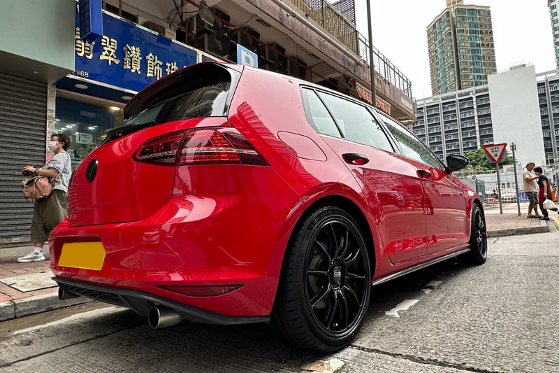 Volkswagen Golf and Michelin pilot sport 5 tyre and OZ Racing Hyper GT HLT Wheels and tyre shop hk and 輪胎店