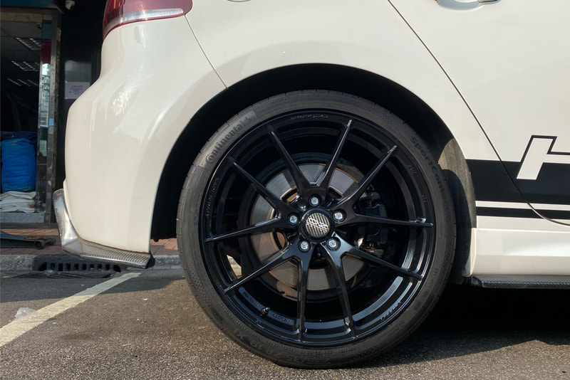 Volkswagen MK6 Golf R and OZ Racing Leggera HLT Wheels and tyre shop hk and 輪胎店